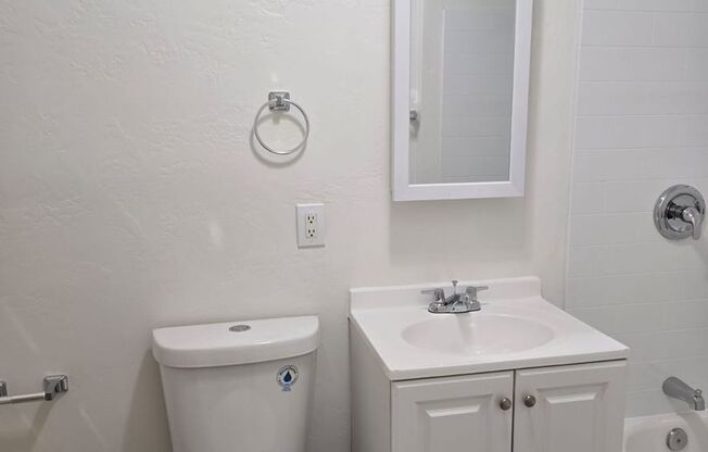 3 beds, 1 bath, 950 sqft, $3,100, Unit 811