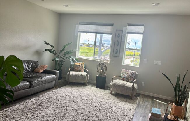 STUNNING (3 Story - Sprawling Floor Plan) 4/2.5 Natomas Beauty!  Reference Ad For Viewings