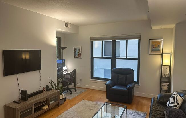 1 bed, 1 bath, $2,650, Unit Apt 206