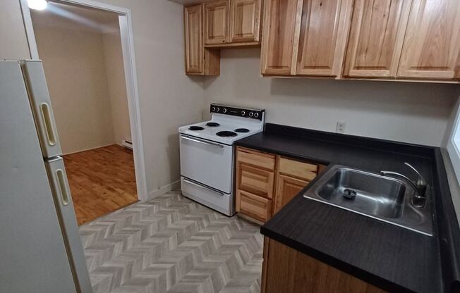 1 bed, 1 bath, $1,075, Unit 1818