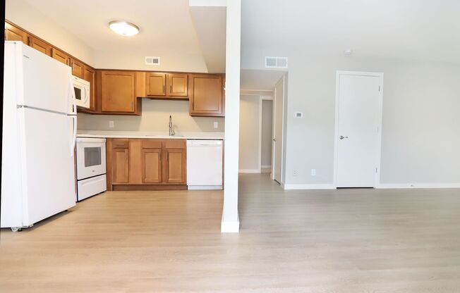 2 beds, 1 bath, 760 sqft, $1,295, Unit 1102