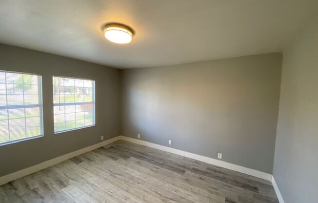 3 beds, 1 bath, $1,750, Unit 506