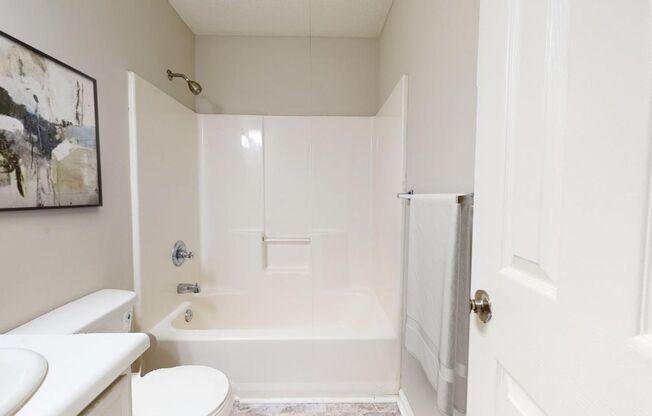 2 beds, 2 baths, 1,032 sqft, $999, Unit 5050 - 305