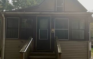 2 beds, 1 bath, $1,295