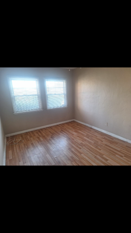 286 E 21 ST