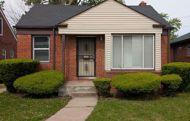 18493 Fenmore- 2 BEDS & 1 BATH FOR RENT!