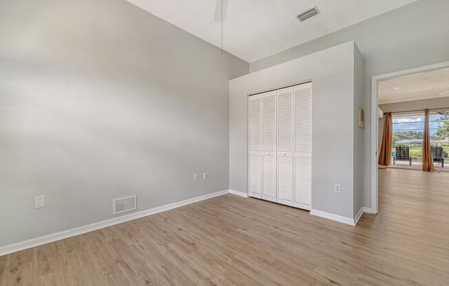 4bd/3.5b Rental in Stoneybrook Estates. Pet-friendly. Heated Pool. 3-Car Garage.