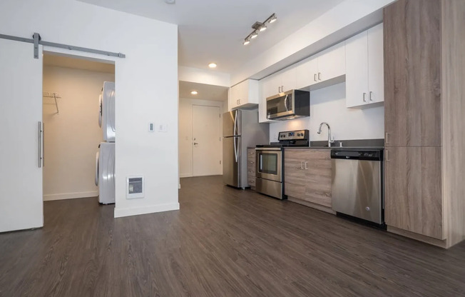 Studio, 1 bath, 456 sqft, $1,420, Unit 302