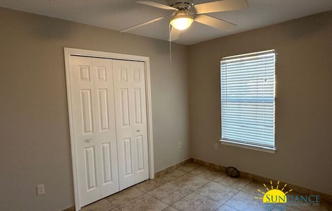 Great 2 Bedroom 1 bath Duplex in Navarre!