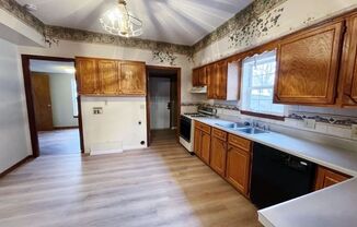 3 beds, 1 bath, $825