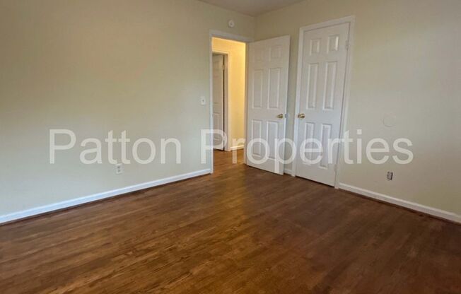 3 beds, 1.5 baths, $1,295