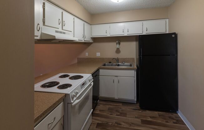 2 beds, 1 bath, 945 sqft, $1,325, Unit 8723-303