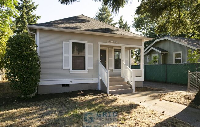 2 Bedroom Home Available in Southeast Portland - Large Lot - Detached Garage