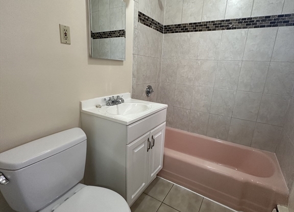 1 bed, 1 bath, 475 sqft, $2,300, Unit 53