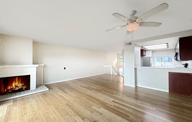 Beautiful 2B 3BA Townhome w/ W/D and 2 Car Garage!