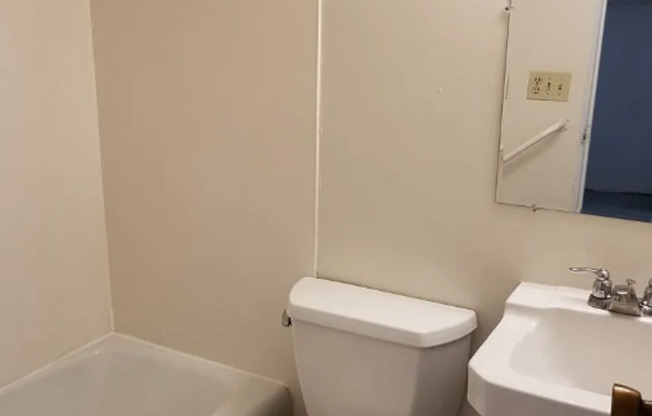 Studio, 1 bath, 350 sqft, $1,115, Unit 126-7A