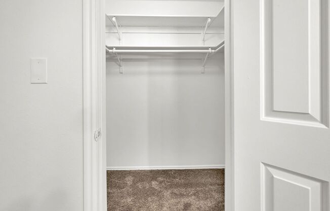 2 beds, 1 bath, 900 sqft, $1,200, Unit P-2