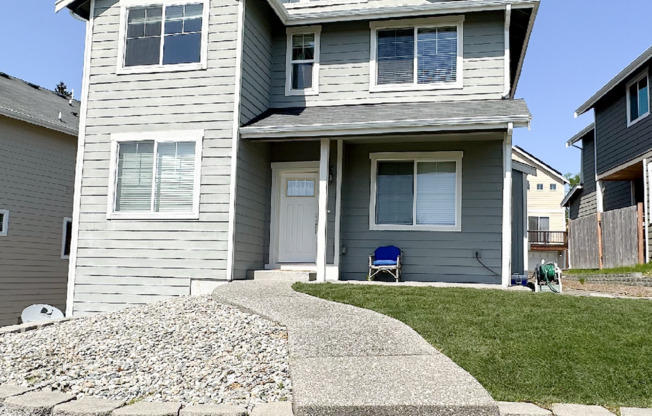 Bright and spacious, close to everything!