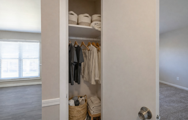 2 beds, 1 bath, 836 sqft, $1,340, Unit 1532-C