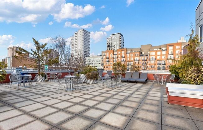 2 beds, 1 bath, $3,250