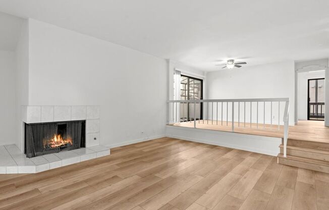 Spacious 3Beds+2.5Baths Townhouse With A Bonus Room