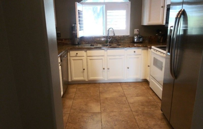 10401 N 52 ST