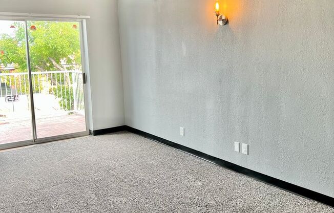 3 beds, 2 baths, $1,350, Unit Unit 25