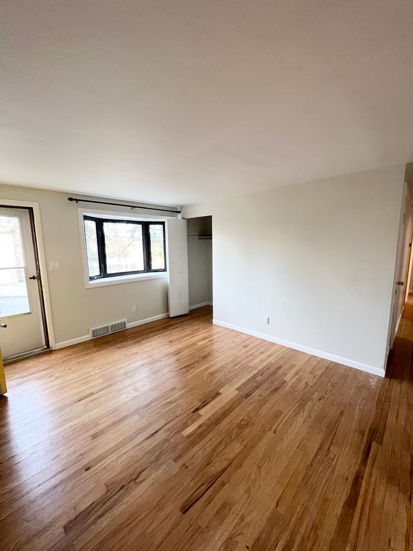 Beautiful 3 Bedroom 1 Bathroom in Penn Hills- Central AC, Hardwood Floors, Integral Garage - Available 9/1!