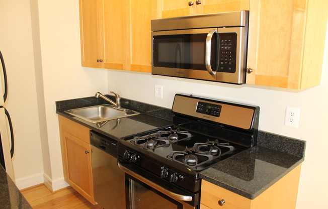 2 beds, 1 bath, 937 sqft, $3,695, Unit 620