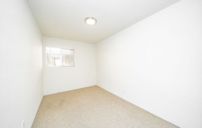 3 beds, 1 bath, $2,795, Unit D