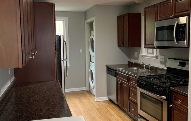 2 Bedroom House in Southside Slopes with Off Street Parking Spot