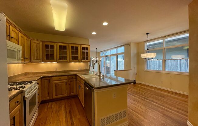 An Inviting Cherry Creek Lifestyle!