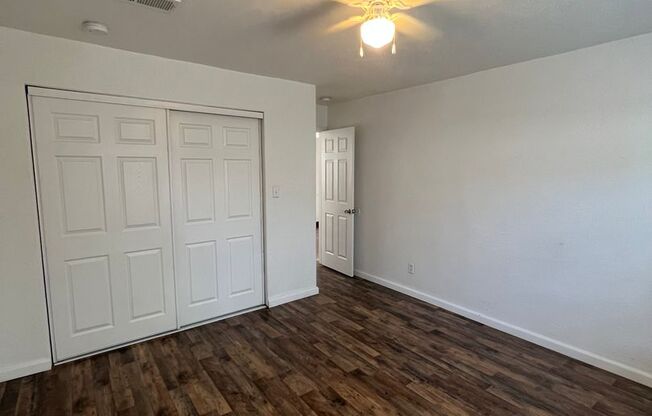 2 beds, 1 bath, 850 sqft, $1,300, Unit B