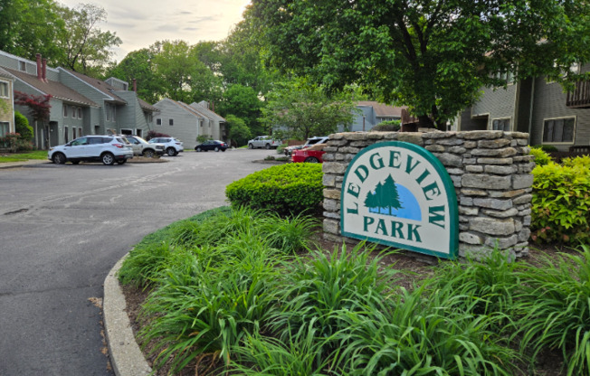 604 LEDGEVIEW PARK DR