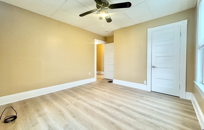 3 beds, 1 bath, 1,000 sqft, $3,000, Unit 2