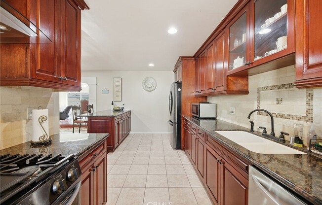 5 beds, 3.5 baths, 2,914 sqft, $5,500