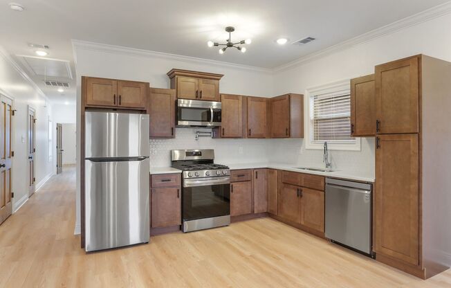 3 beds, 2 baths, $1,750, Unit Ebony Ballard