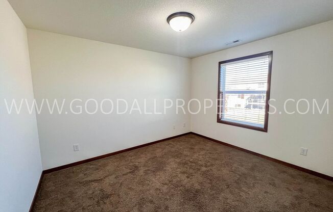 4 beds, 2 baths, $2,095