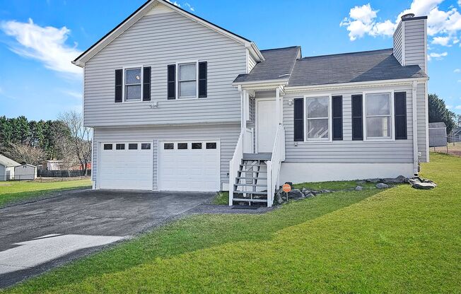 Charming 3 Bed, 2 Bath Home in Douglasville, GA