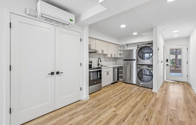 Studio, 1 bath, 421 sqft, $2,275, Unit 2330-105
