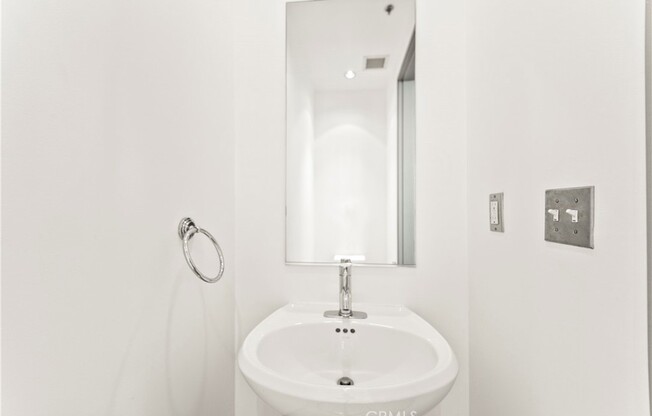 1 bed, 2 baths, 1,189 sqft, $4,500