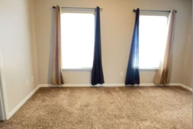 3BED 2BATH - Garage, Yard & Laundry