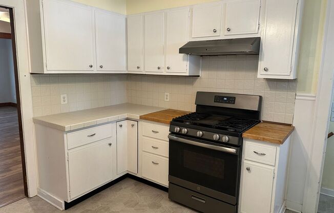 227-229 Palmer NE
