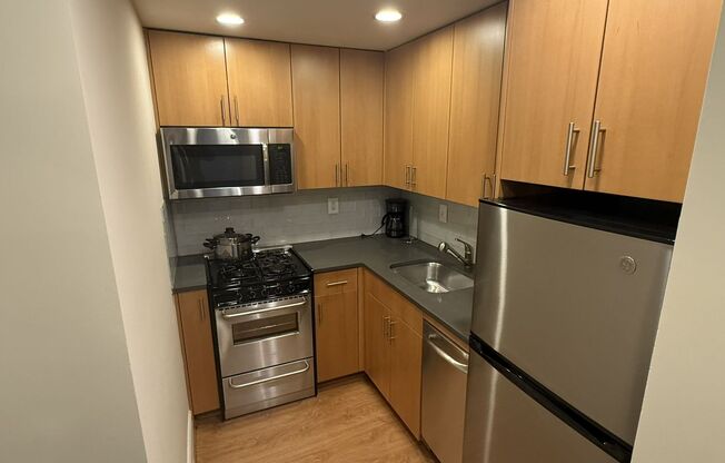 1 bed, 1 bath, 600 sqft, $2,923, Unit 0121