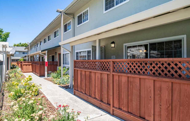 Charming & Spacious Townhome Located in San Leandro