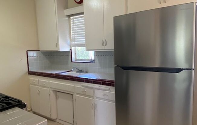 1 bed, 1 bath, $2,095, Unit 15