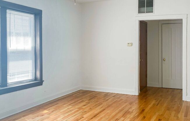 1 bed, 1 bath, 660 sqft, $2,150, Unit 3527.5-3E