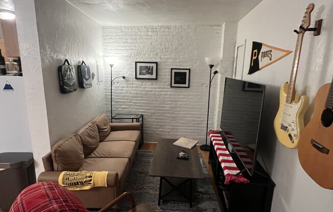 1 bed, 1 bath, $2,560, Unit 2