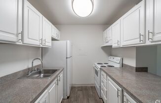 Spacious One Bedroom/ Private Patio/ Washer & Dryer in Home