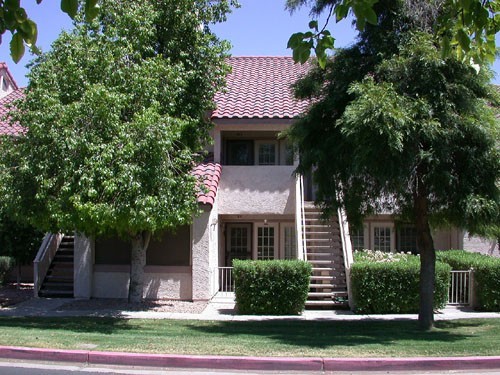 Spacious 2 bedroom 2 bath Townhouse near Baseline and 48th St.